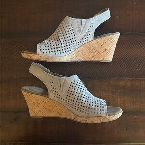 Rockport Women's Beige Perforated Sandals